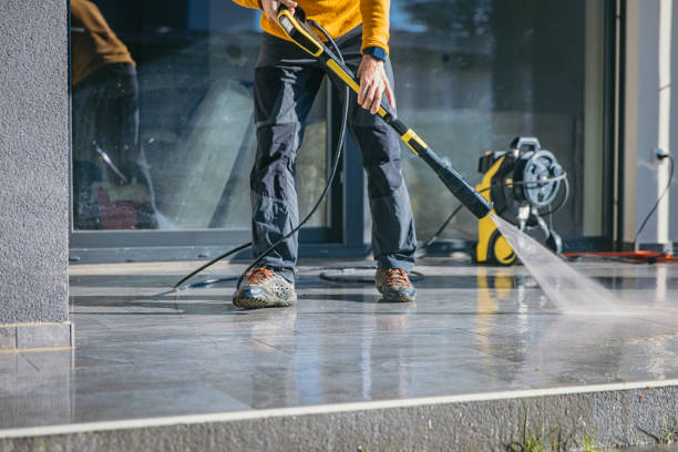 Best Pool Deck Cleaning  in Zilwaukee, MI